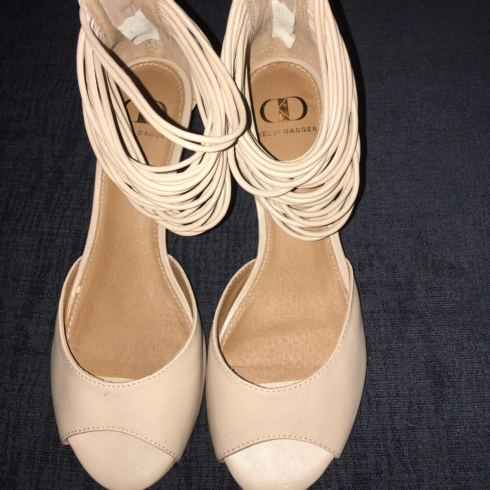 KELSY DAGGER NUDE SANDALS